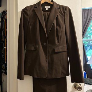 Femme pant suit Size 2 jacket size 4P pants